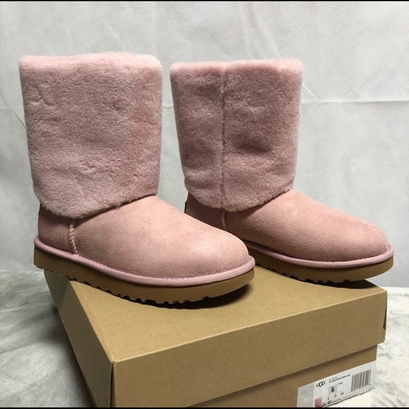 UGG Sizes 5/6 Classic Short II Sherpa Cuff - Picture 2 of 8